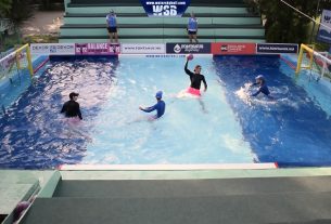 Új, magyar fejlesztésű sportág, a Water Skyball segítségével tehetik még jobbá mentális és fizikai képességeiket az SZTE hallgatói. Fotó: SZTE