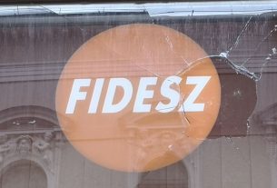 Megint betörték a szegedi Fidesz-iroda ablakát